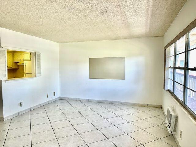 142 Brighton D Boca Raton, FL 33434 - Photo 3 of 26 Living Area