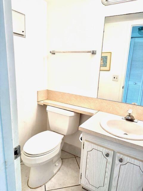142 Brighton D Boca Raton, FL 33434 - Photo 6 of 26 1/2 Bathroom