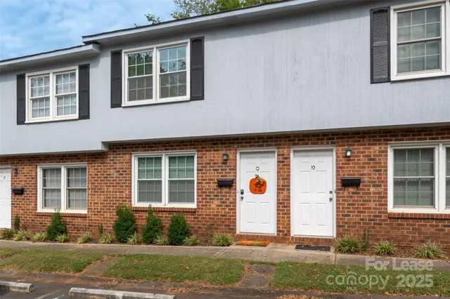 $1,725 | 1422 Delane Avenue, Unit 9, Charlotte, NC 28211