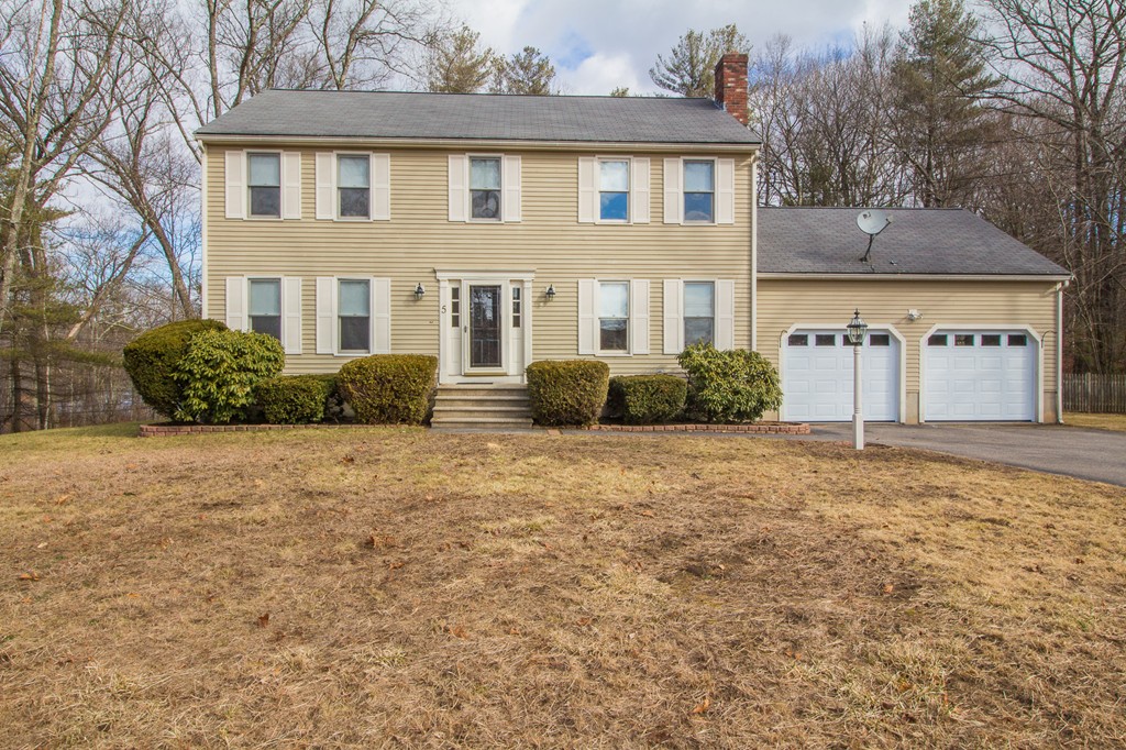 5 McGuire Road Sutton, MA 01590 - Photo 1 of 22 a front view of a house with garden