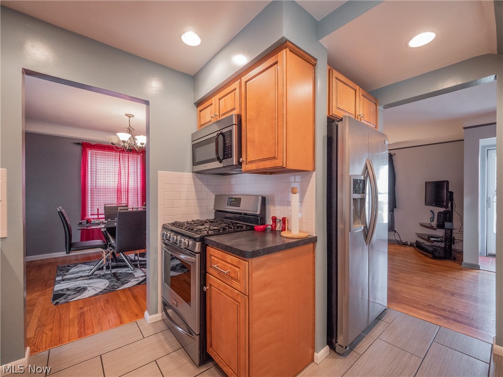 1072 Avondale Road Cleveland, OH 44121 - Photo 14 of 35