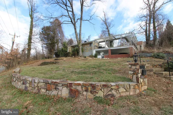 $3,600 | 4009 Taney Avenue, Alexandria, VA 22304