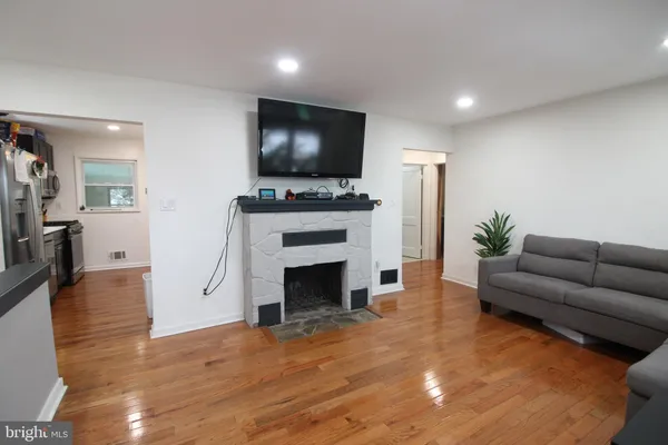 $3,600 | 4009 Taney Avenue, Alexandria, VA 22304