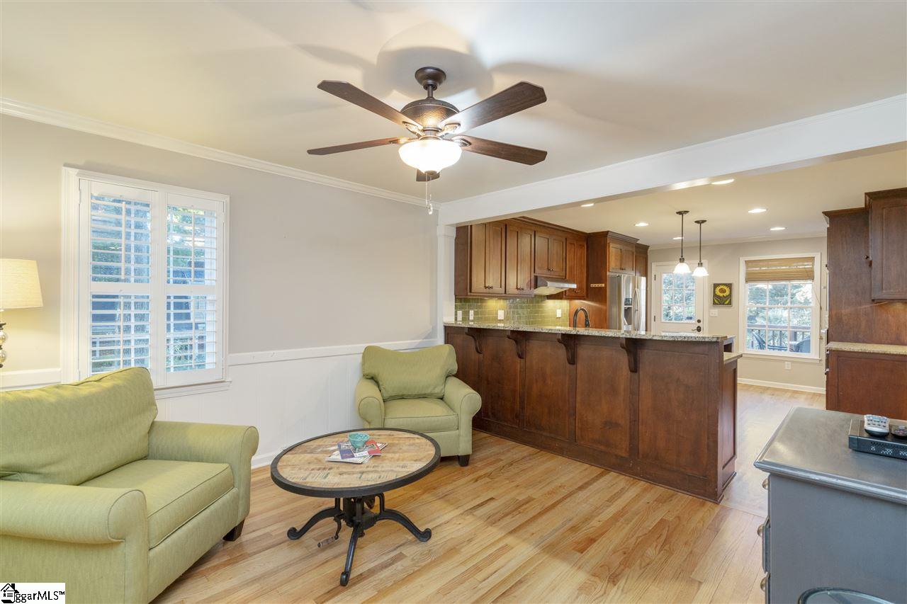 304 Trails End Greenville, SC 29607 - Photo 3 of 23 Gallery Image 3