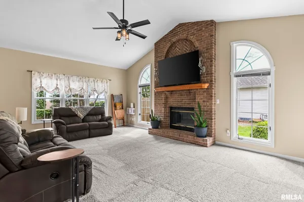 $445,000 | 2804 Hastings Road, Chatham, IL 62629