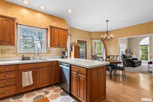 $445,000 | 2804 Hastings Road, Chatham, IL 62629