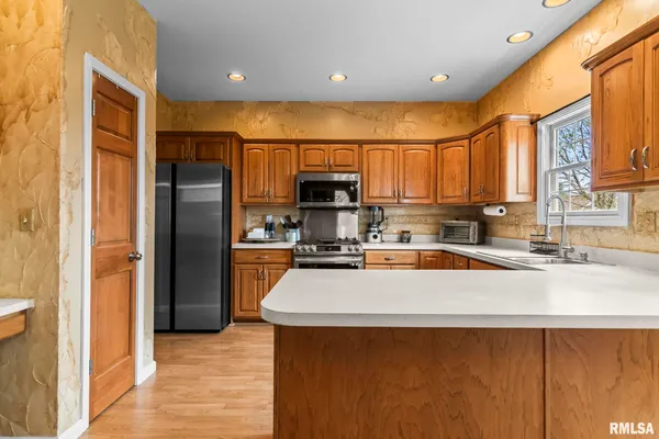 $445,000 | 2804 Hastings Road, Chatham, IL 62629