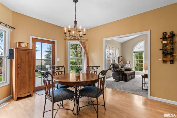 $445,000 | 2804 Hastings Road, Chatham, IL 62629