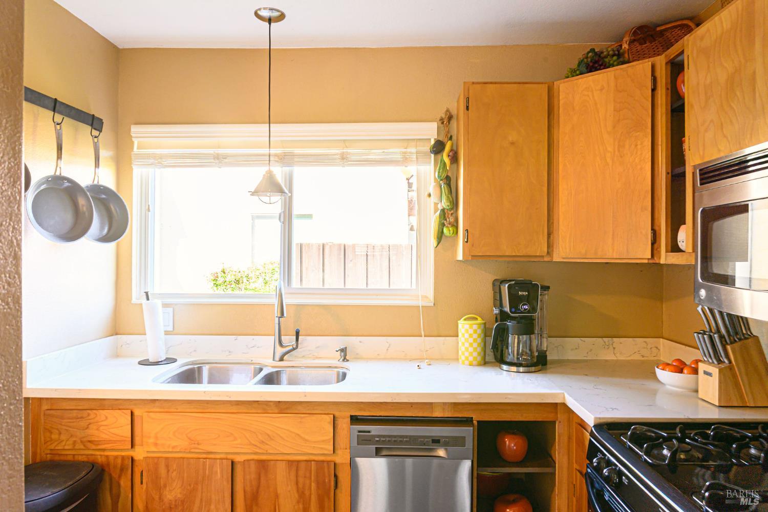 1816 Primavera Court Santa Rosa, CA 95409 - Photo 15 of 31