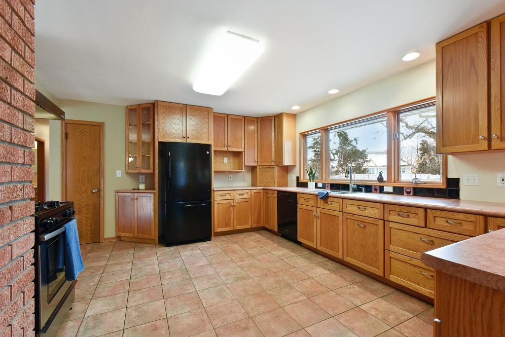 14527 Moonlight Hill Road Minnetonka, MN 55345 - Photo 13 of 39 Gallery Image 13