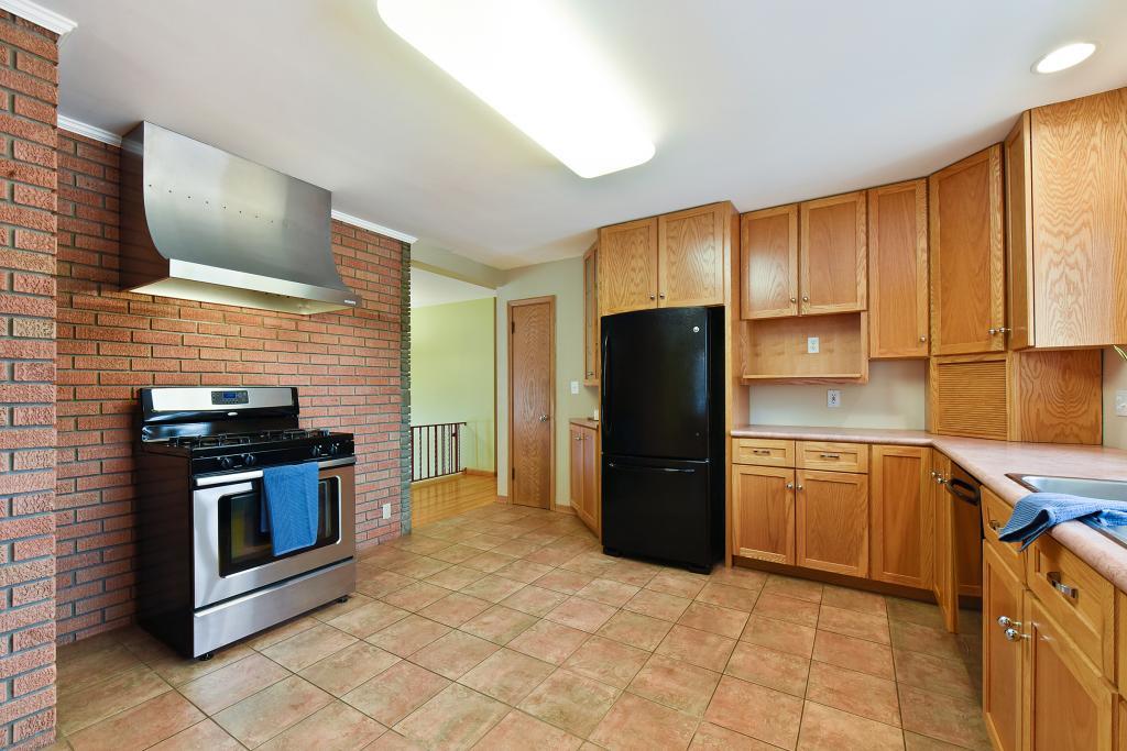 14527 Moonlight Hill Road Minnetonka, MN 55345 - Photo 14 of 39 Gallery Image 14