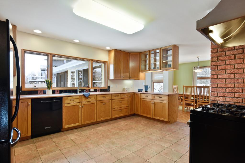 14527 Moonlight Hill Road Minnetonka, MN 55345 - Photo 15 of 39 Gallery Image 15