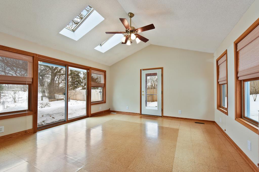 14527 Moonlight Hill Road Minnetonka, MN 55345 - Photo 17 of 39 Gallery Image 17