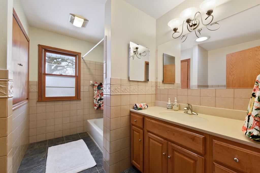 14527 Moonlight Hill Road Minnetonka, MN 55345 - Photo 27 of 39 Gallery Image 27