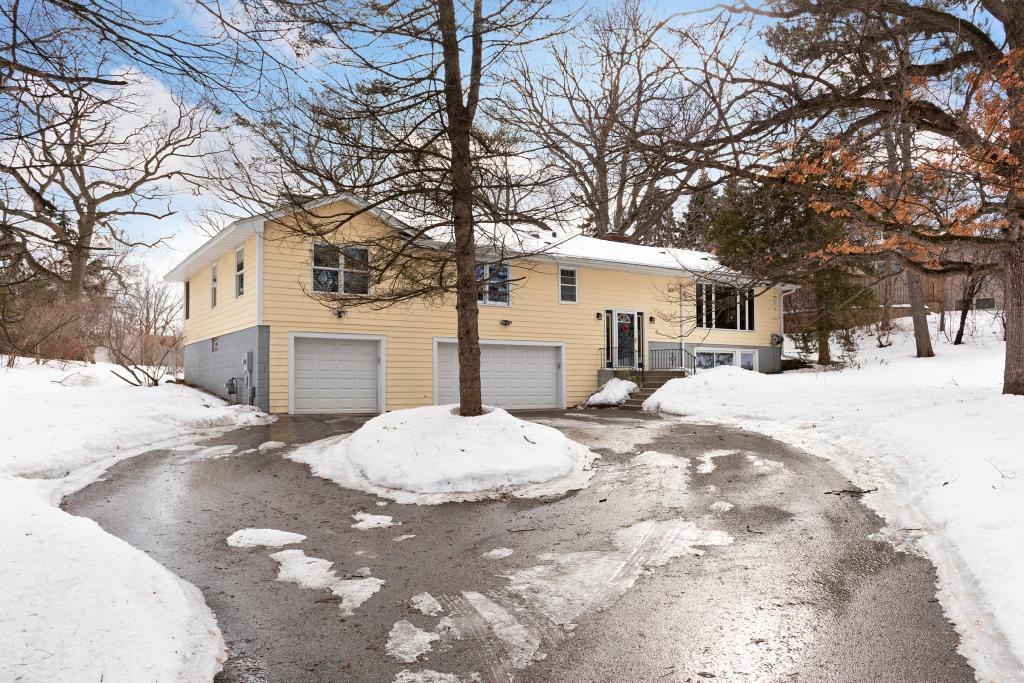 14527 Moonlight Hill Road Minnetonka, MN 55345 - Photo 4 of 39 Gallery Image 4