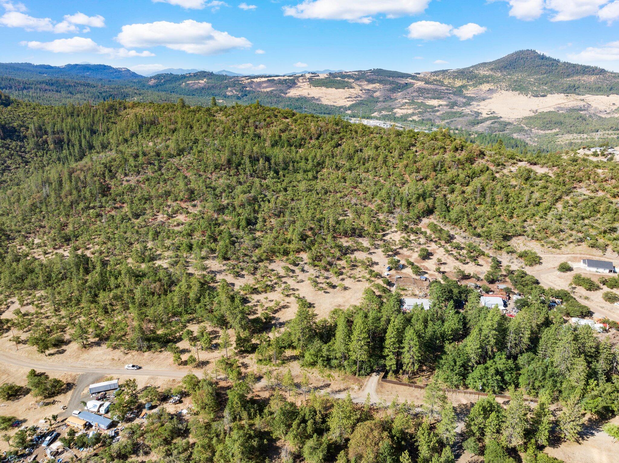 2301 Wren Ridge Drive Eagle Point, OR 97524 - Photo 5 of 12 1