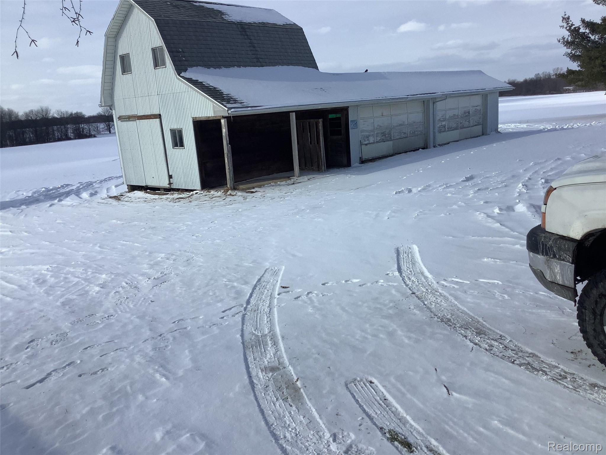 179 North Clark Road Mason, MI 48854 - Photo 10 of 10 179 clark garage.jpg