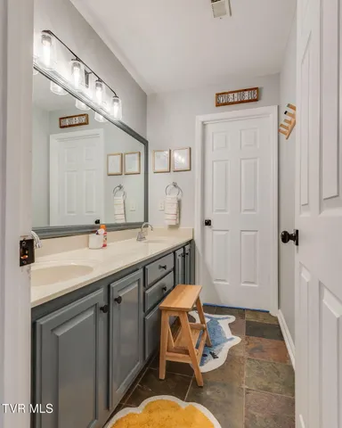 $594,000 | 4021 Lakota Place, Kingsport, TN 37664