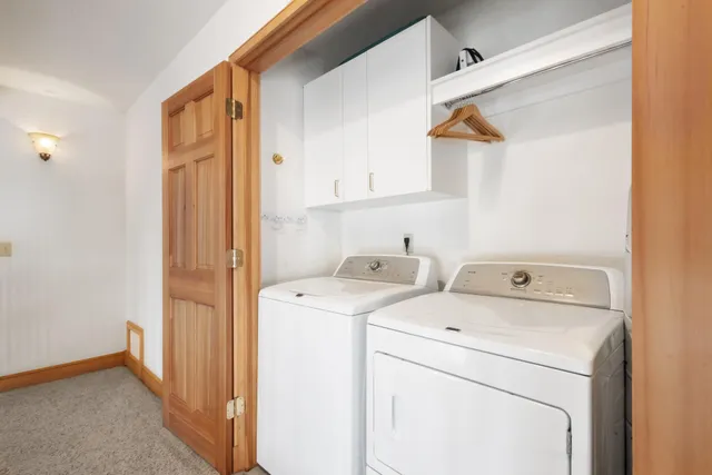 a picture of a wall with a bench in it