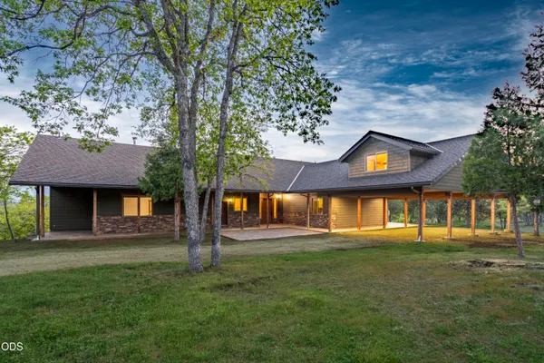 $2,140,000 | 22494 Jefferson Avenue, Ashland, OR 97520