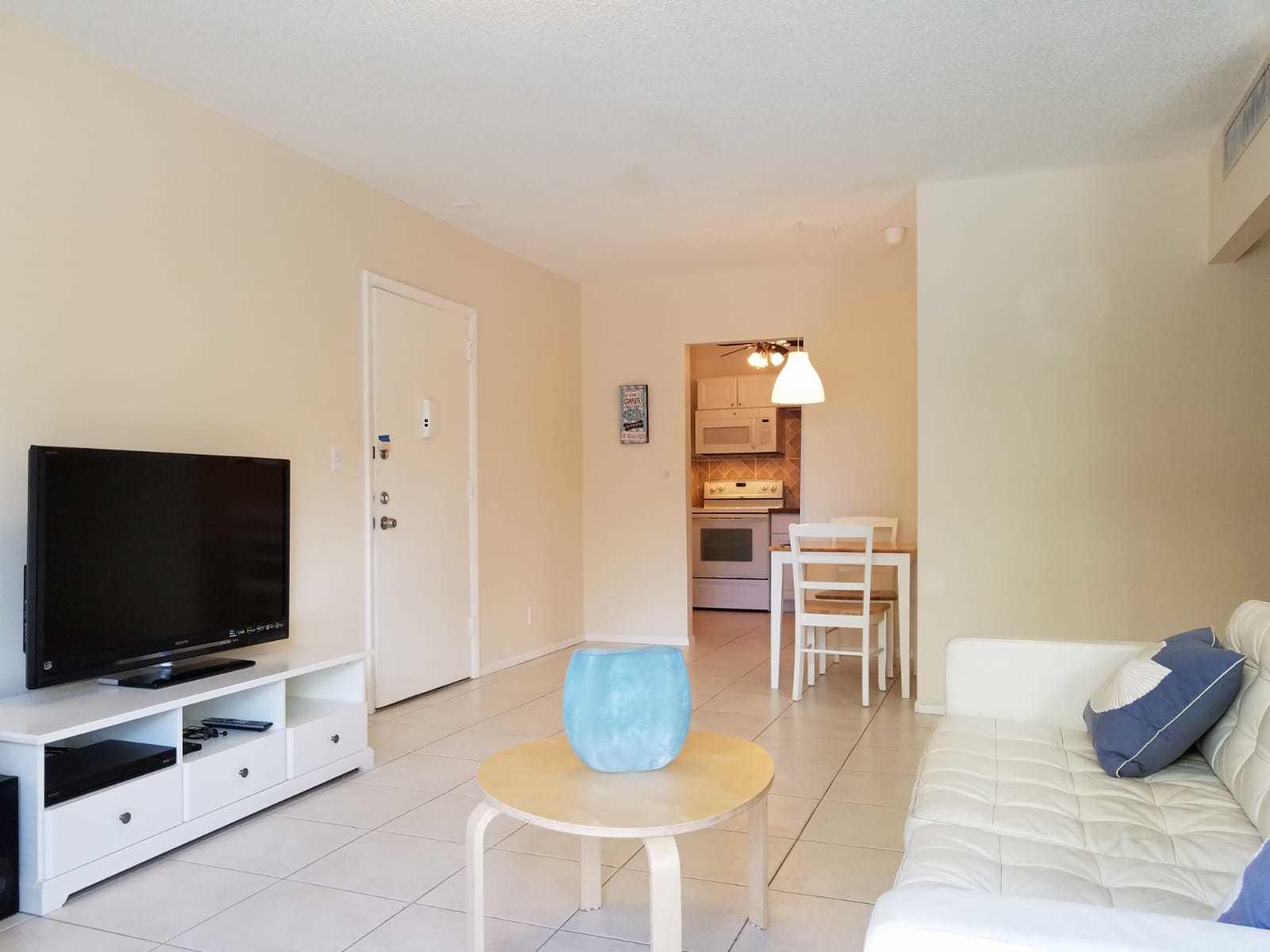 424 North Riverside Drive, Unit 206 Pompano Beach, FL 33062 - Photo 2 of 19 Living Area