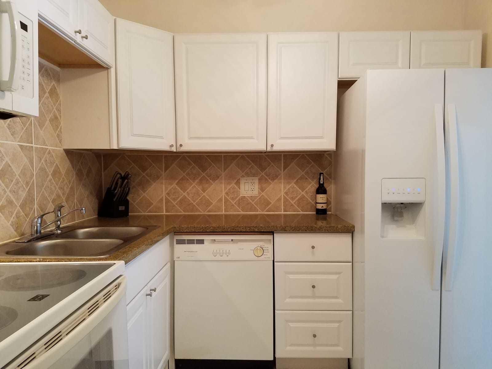 424 North Riverside Drive, Unit 206 Pompano Beach, FL 33062 - Photo 6 of 19 Kitchen