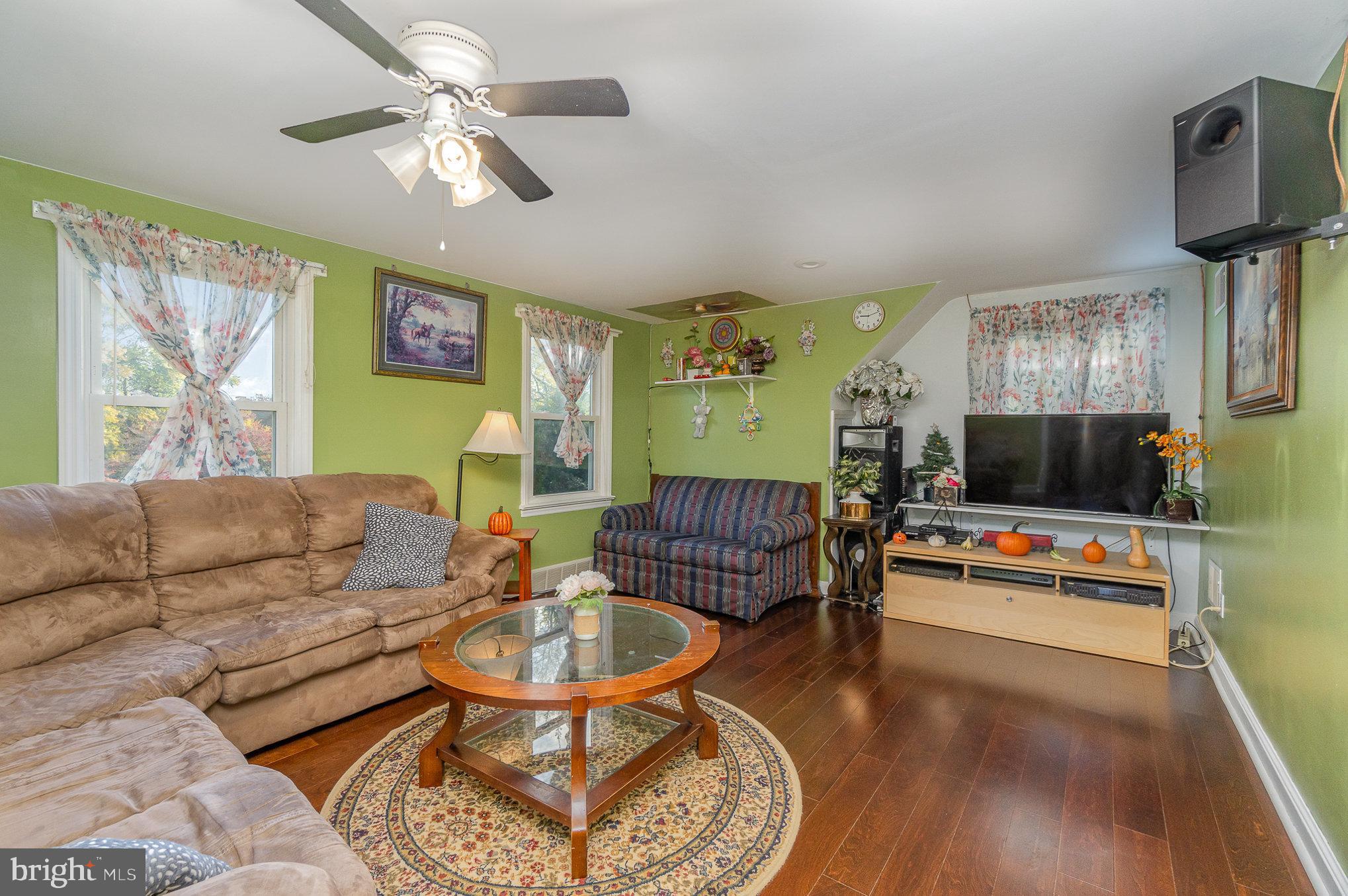 108 Locust Grove Road York, PA 17402 - Photo 4 of 28 Gallery Image 4