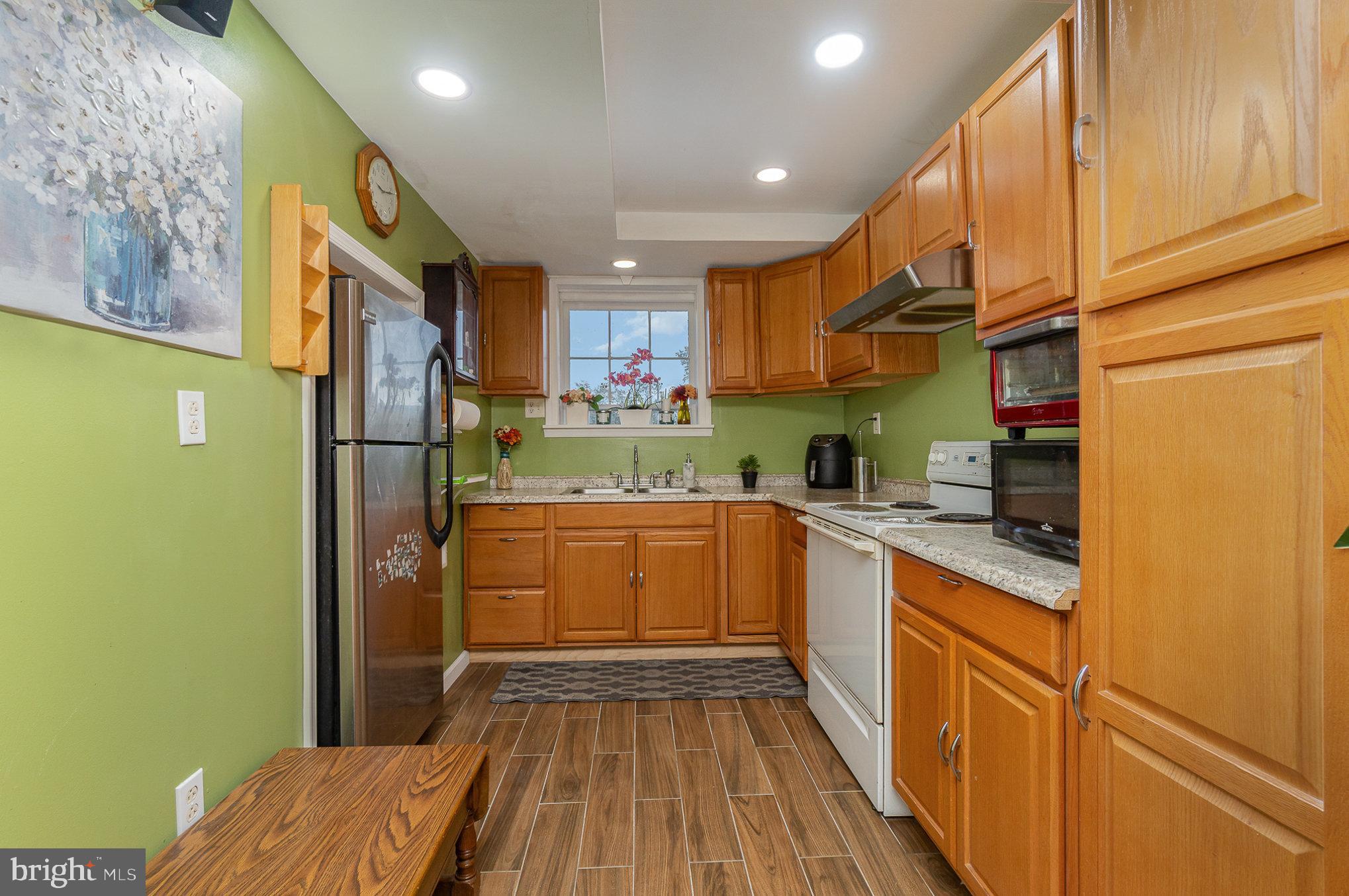 108 Locust Grove Road York, PA 17402 - Photo 5 of 28 Gallery Image 5