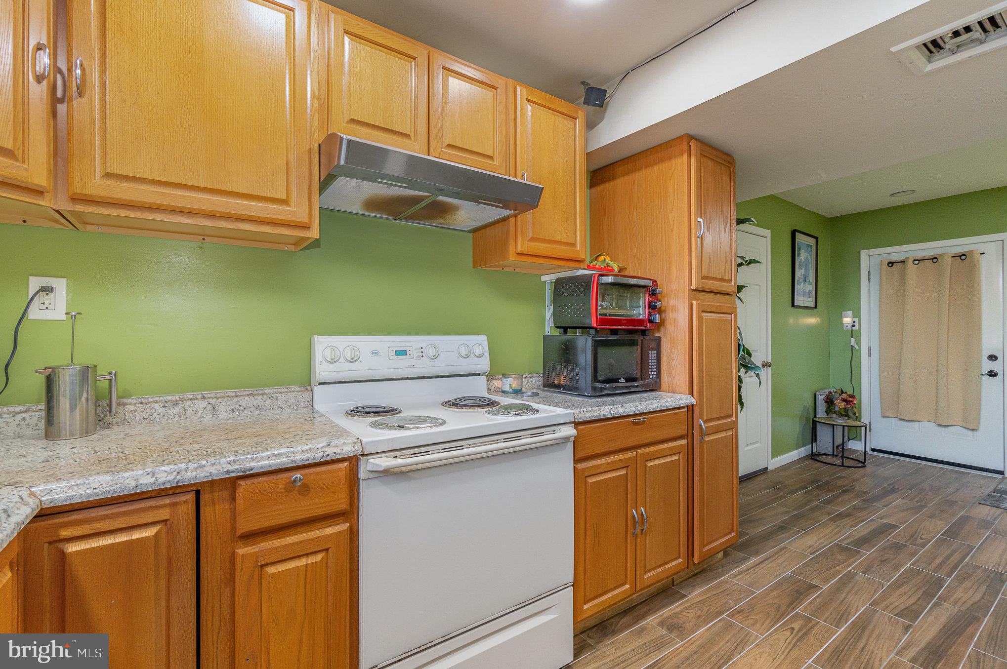 108 Locust Grove Road York, PA 17402 - Photo 6 of 28 Gallery Image 6