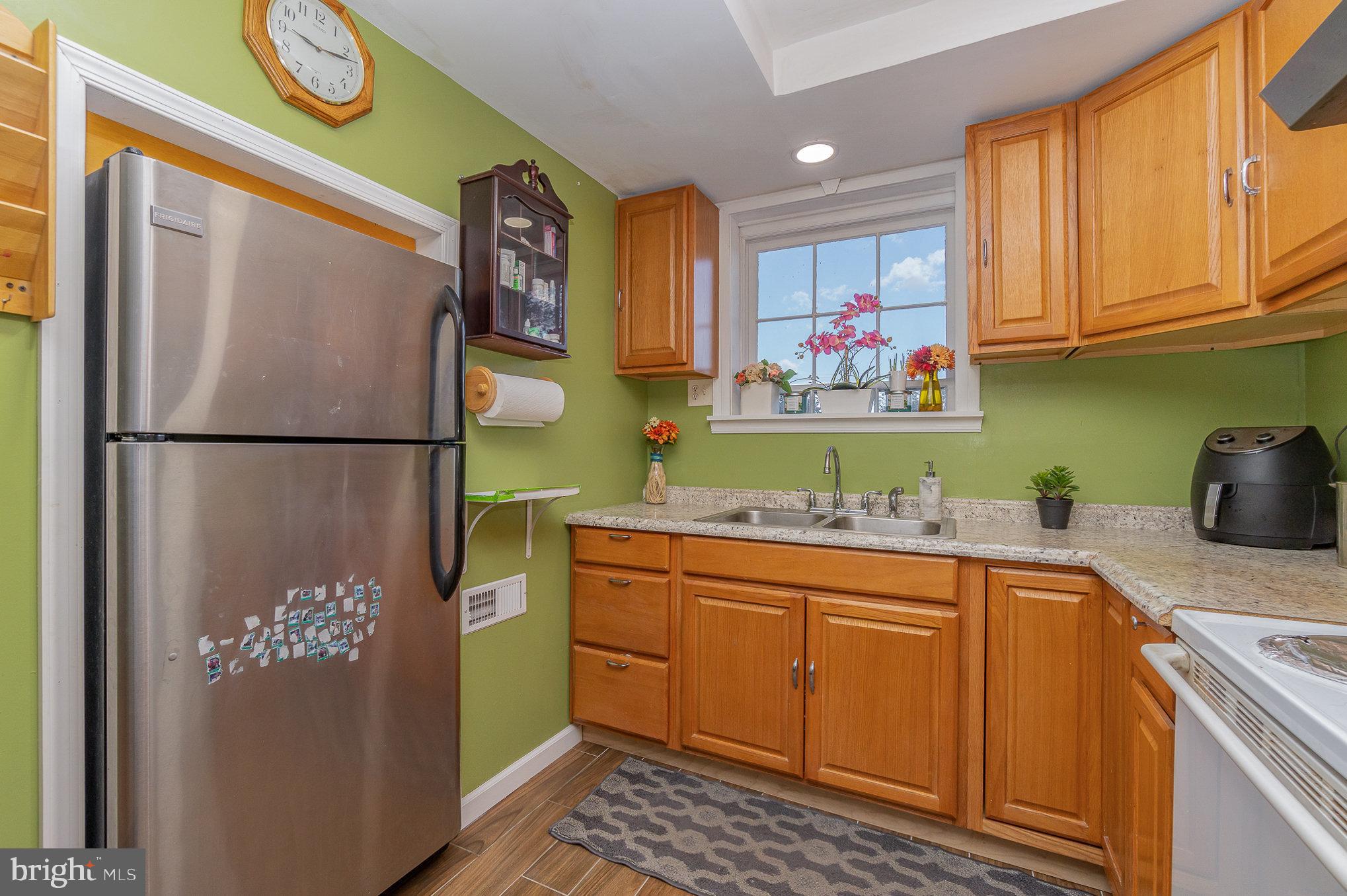 108 Locust Grove Road York, PA 17402 - Photo 7 of 28 Gallery Image 7