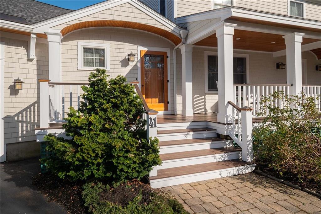 41 Eldridge Road York, ME 03909 - Photo 4 of 35 Here is informal entry. See the Arts...