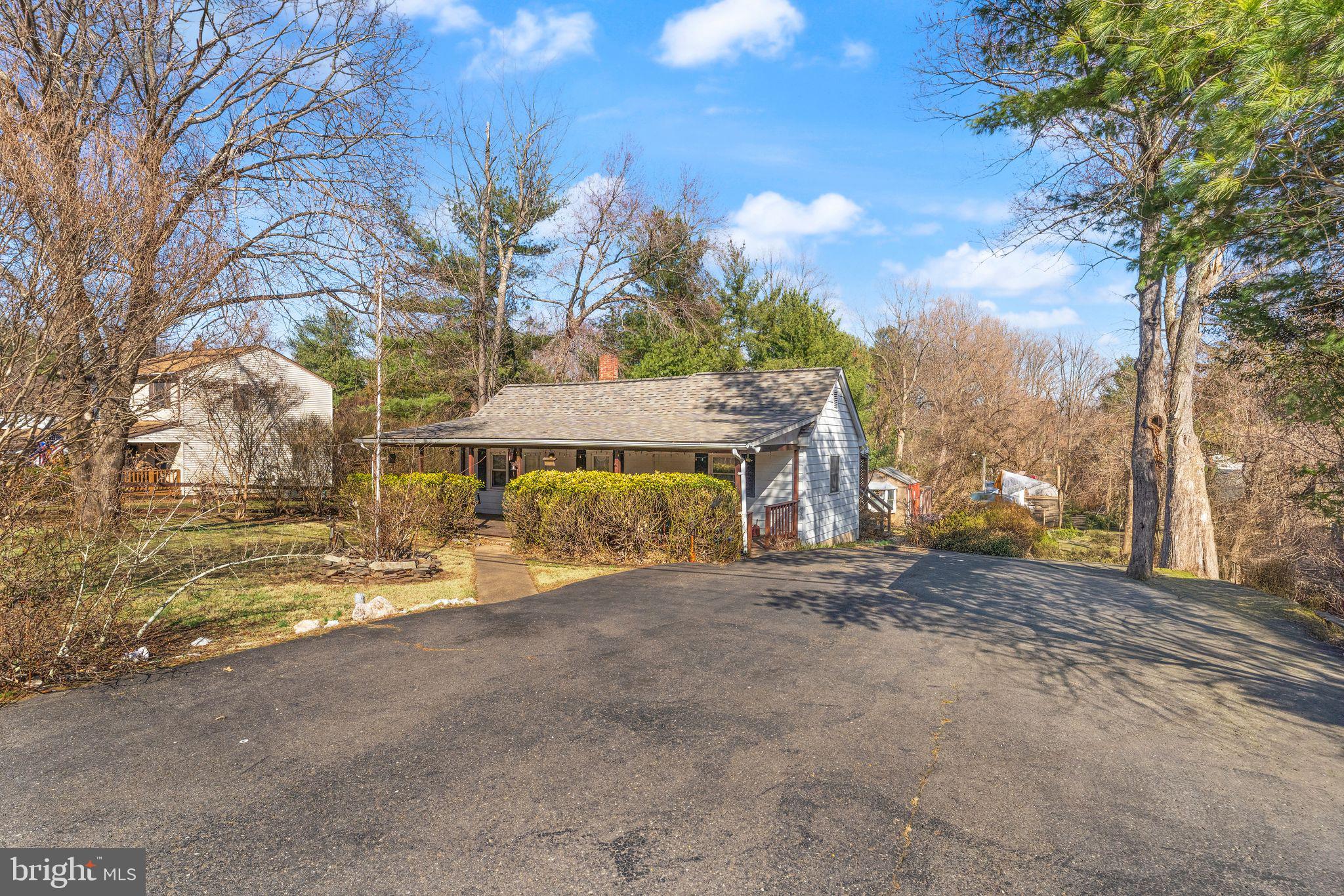 927 Utterback Store Road Great Falls, VA 22066 - Photo 4 of 11 Gallery Image 4
