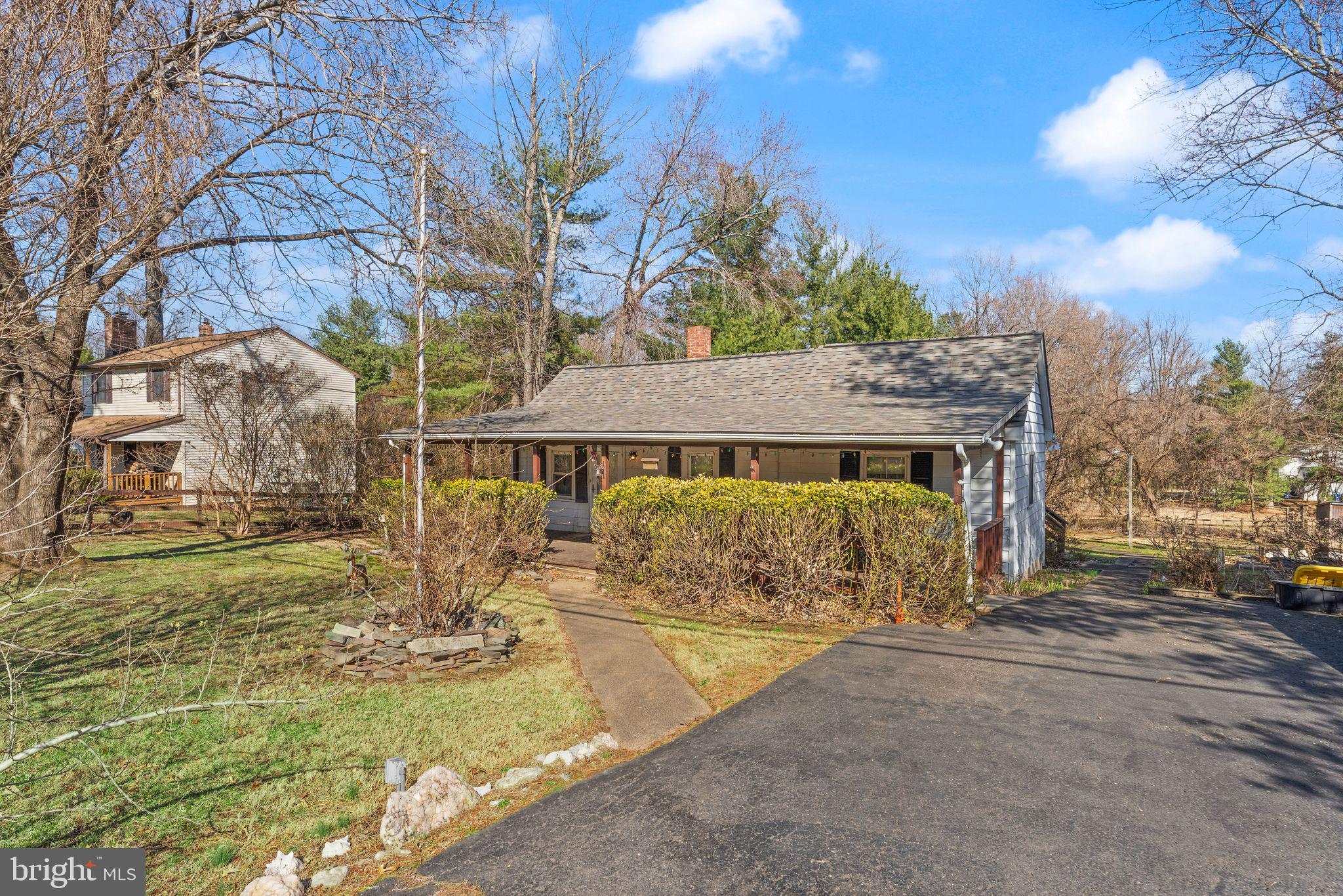 927 Utterback Store Road Great Falls, VA 22066 - Photo 5 of 11 Gallery Image 5