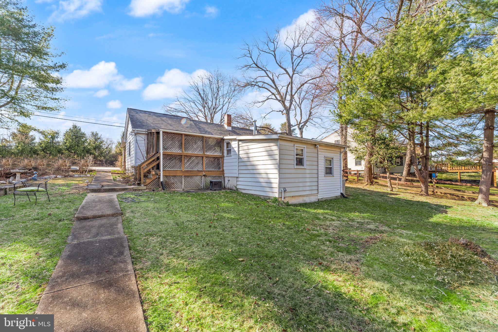927 Utterback Store Road Great Falls, VA 22066 - Photo 10 of 11 Gallery Image 10