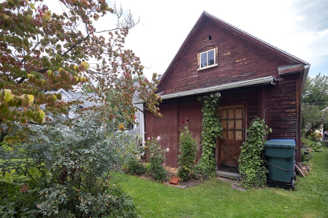 28 Washburn Park Rochester, NY 14620 - Photo 3 of 43