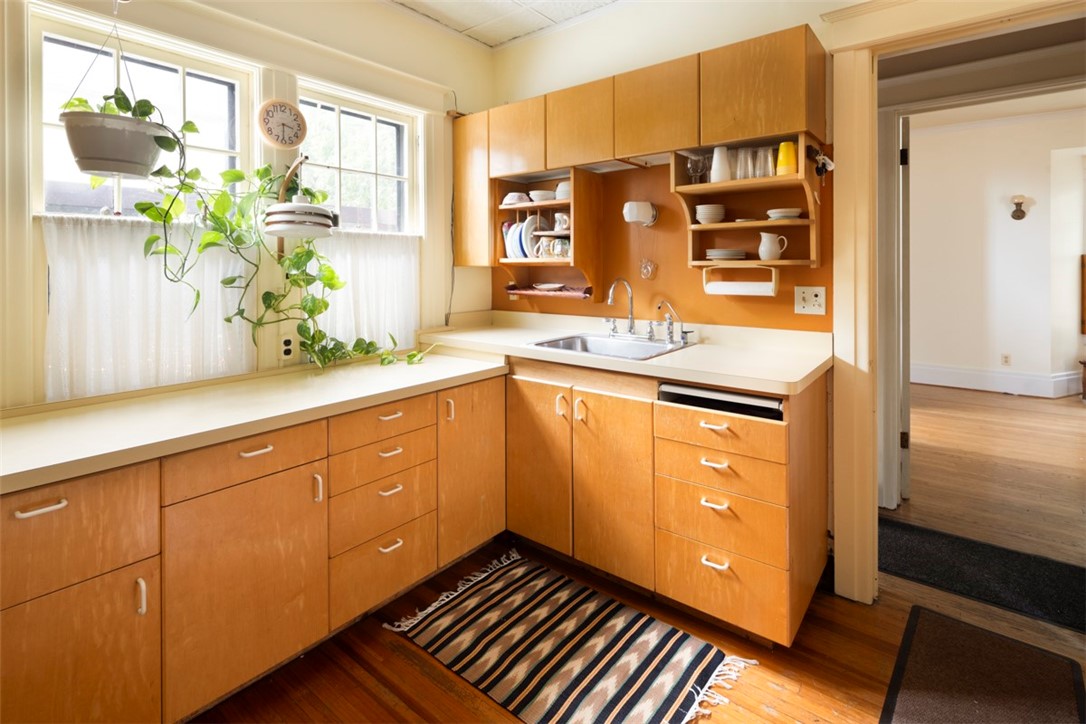 28 Washburn Park Rochester, NY 14620 - Photo 8 of 43