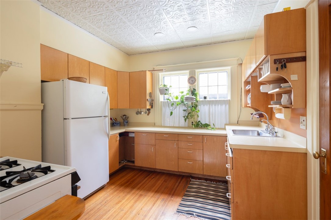 28 Washburn Park Rochester, NY 14620 - Photo 9 of 43