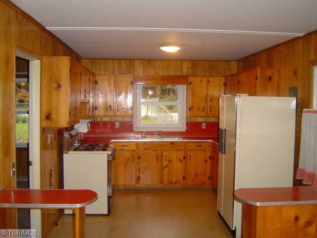 2823 Roland Road Greensboro, NC 27407 - Photo 4 of 8 Kitchen.