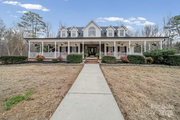 front view of house with a yard