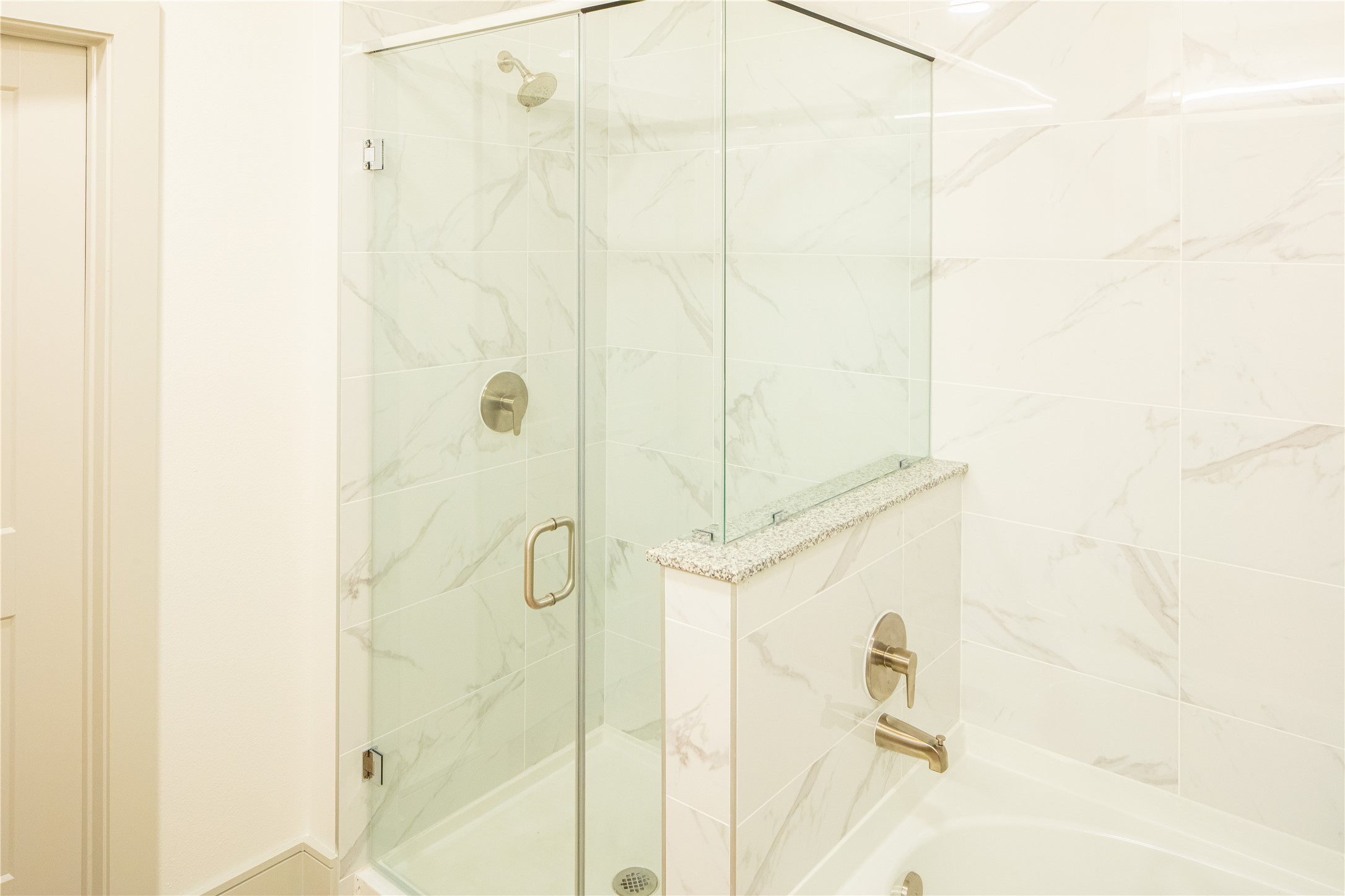 3100 Scofield Ridge Parkway, Unit 2306 Austin, TX 78727 - Photo 7 of 21 Bathroom featuring enclosed tub / shower combo