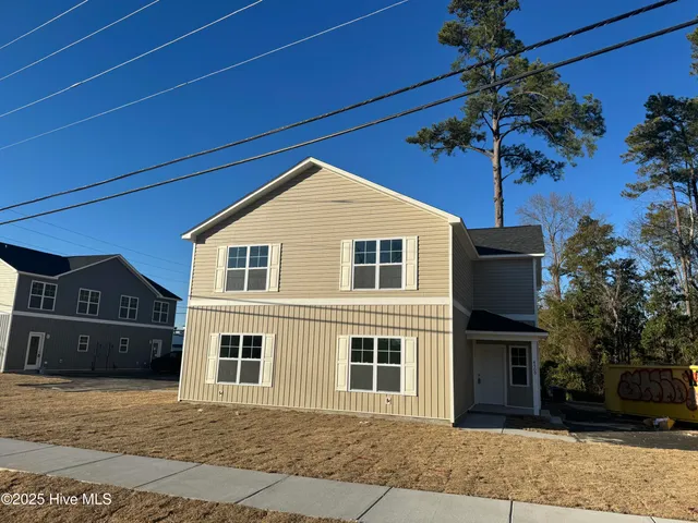 $2,100 | 273 South Kerr Avenue, Wilmington, NC 28403