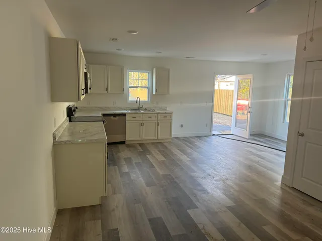 $2,100 | 273 South Kerr Avenue, Wilmington, NC 28403