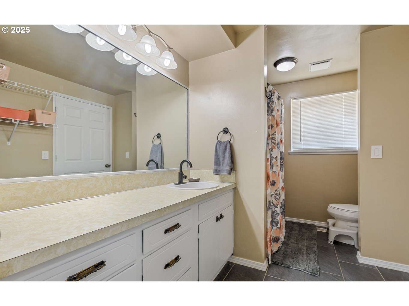 580 Ralston Drive Lebanon, OR 97355 - Photo 14 of 24 Bathroom