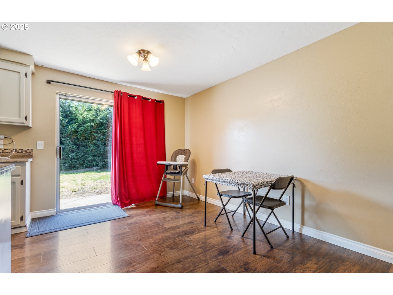 580 Ralston Drive Lebanon, OR 97355 - Photo 8 of 24 Dining Area