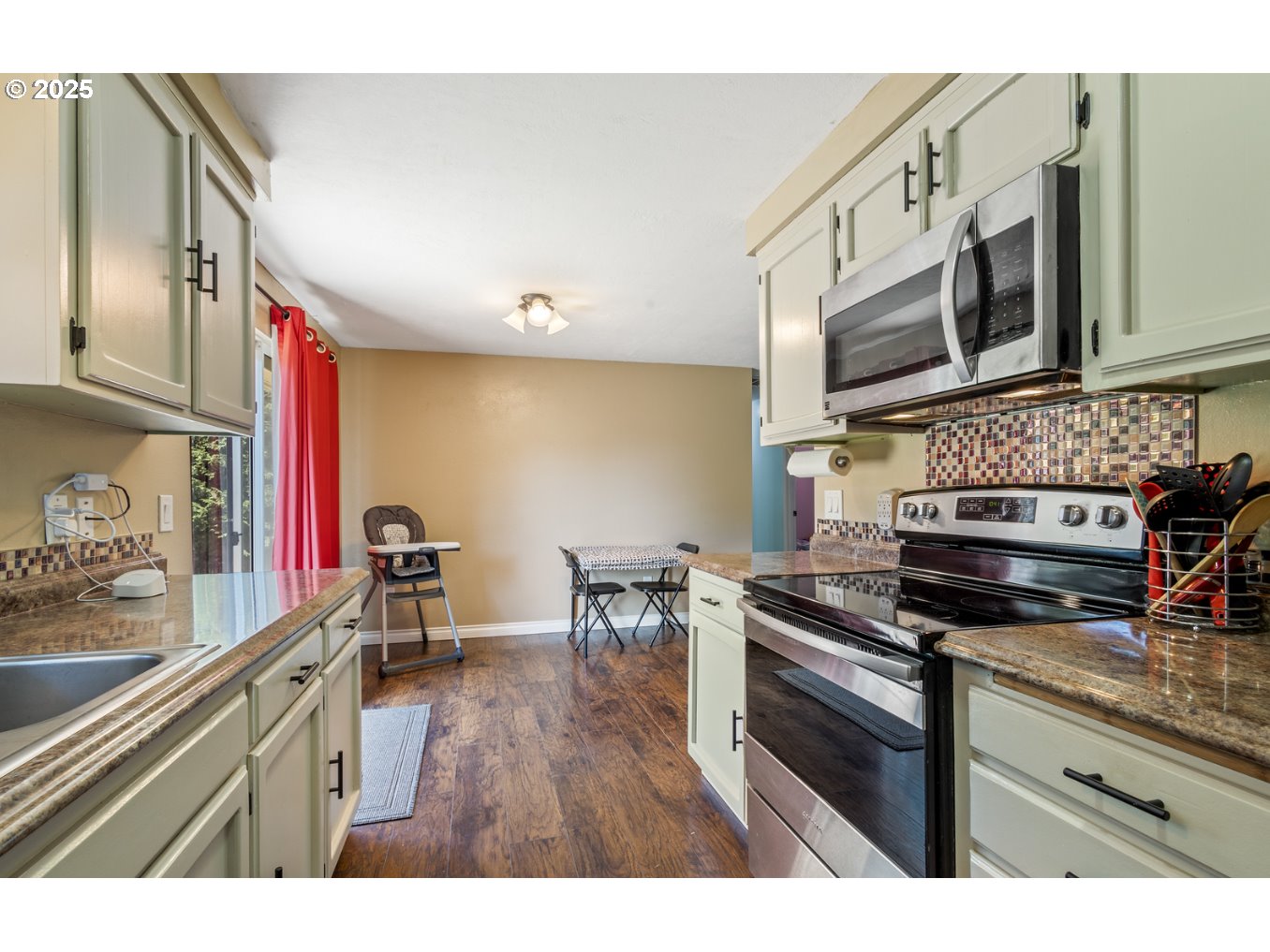580 Ralston Drive Lebanon, OR 97355 - Photo 9 of 24 Kitchen
