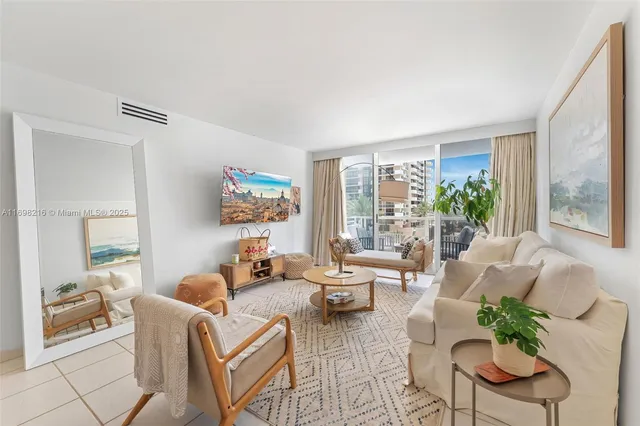 $530,000 | 5700 Collins Avenue, Unit 5B, Miami Beach, FL 33140