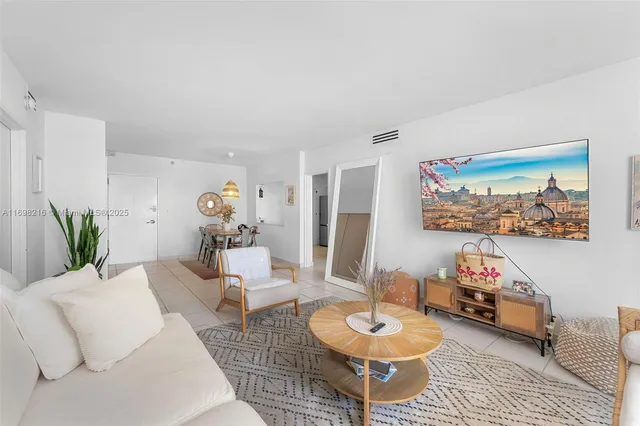 $530,000 | 5700 Collins Avenue, Unit 5B, Miami Beach, FL 33140