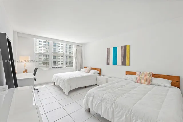 $530,000 | 5700 Collins Avenue, Unit 5B, Miami Beach, FL 33140