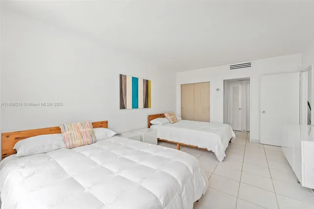 $530,000 | 5700 Collins Avenue, Unit 5B, Miami Beach, FL 33140
