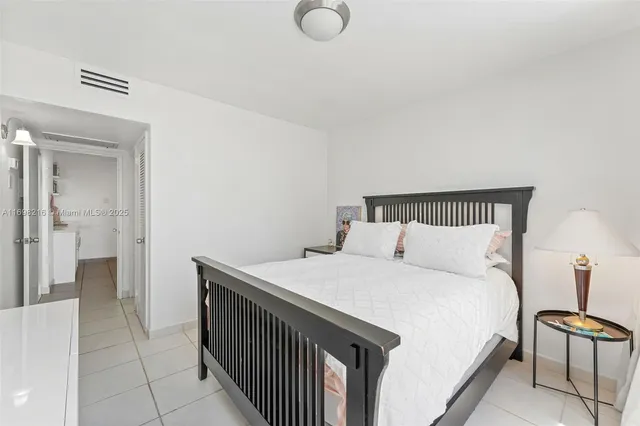 $530,000 | 5700 Collins Avenue, Unit 5B, Miami Beach, FL 33140